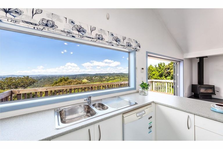 Photo of property in 312 Forest Hill Road, Waiatarua, Auckland, 0612