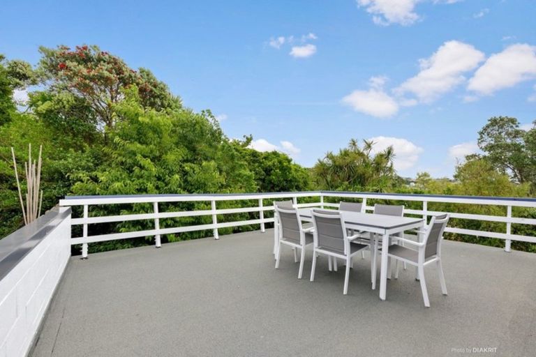 Photo of property in 16 Bancroft Terrace, Newlands, Wellington, 6037