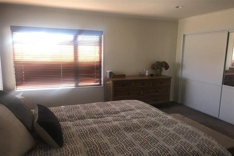 Photo of property in 13 Knightsbridge Place, Taradale, Napier, 4112