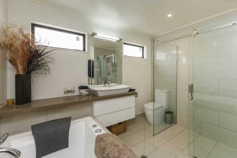 Photo of property in 2 Huata Place, West End, Palmerston North, 4412