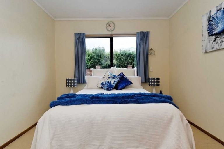 Photo of property in 6 Central Park Drive, Te Atatu South, Auckland, 0610