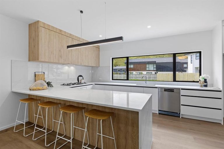 Photo of property in 5 Pihipihi Way, Crofton Downs, Wellington, 6035