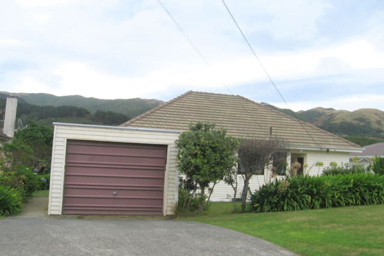 Photo of property in 19 Handyside Street, Tawa, Wellington, 5028