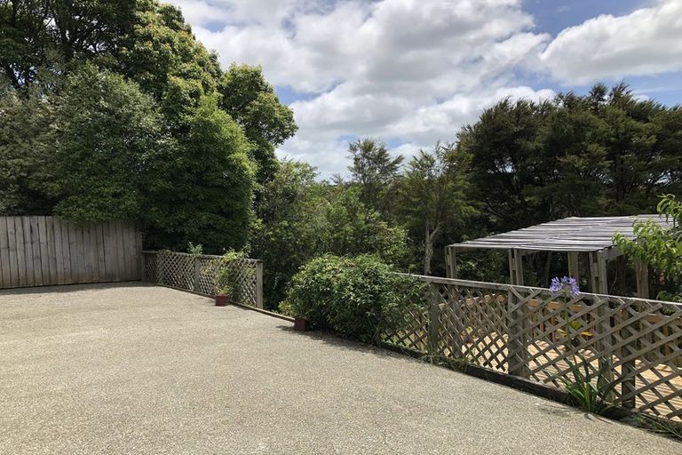 Photo of property in 947 East Coast Road, Torbay, Auckland, 0630