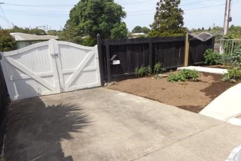 Photo of property in 1/29 Tahi Terrace, Glen Eden, Auckland, 0602