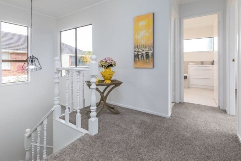 Photo of property in 2/283 Glenfield Road, Glenfield, Auckland, 0629