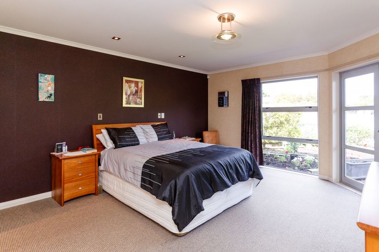 Photo of property in 19 Karina Terrace, Roslyn, Palmerston North, 4414