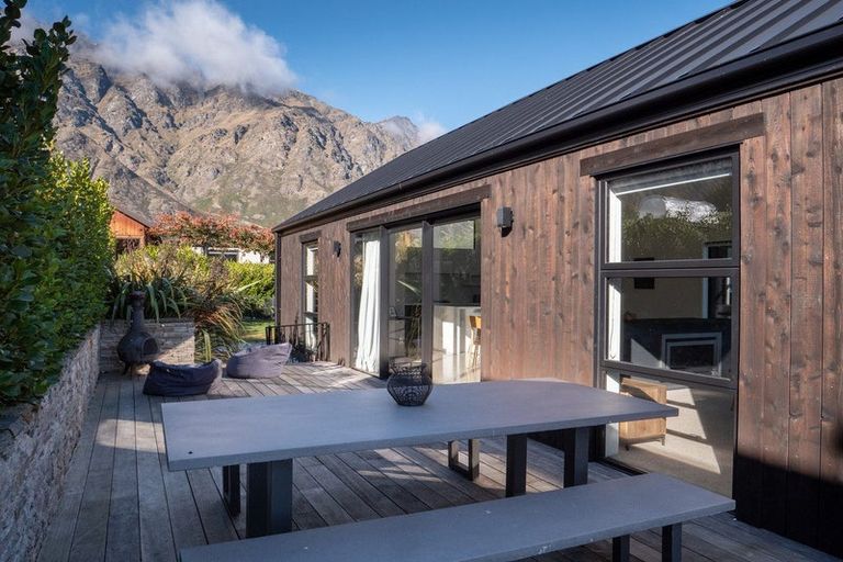 Photo of property in 35 Jacks Point Rise, Jacks Point, Queenstown, 9371