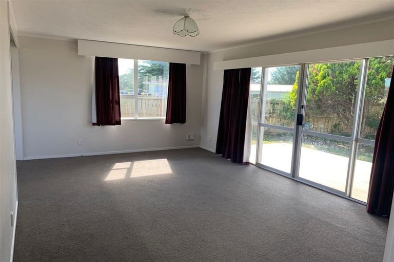 Photo of property in 54 Pukeroa Place, Papakura, 2110