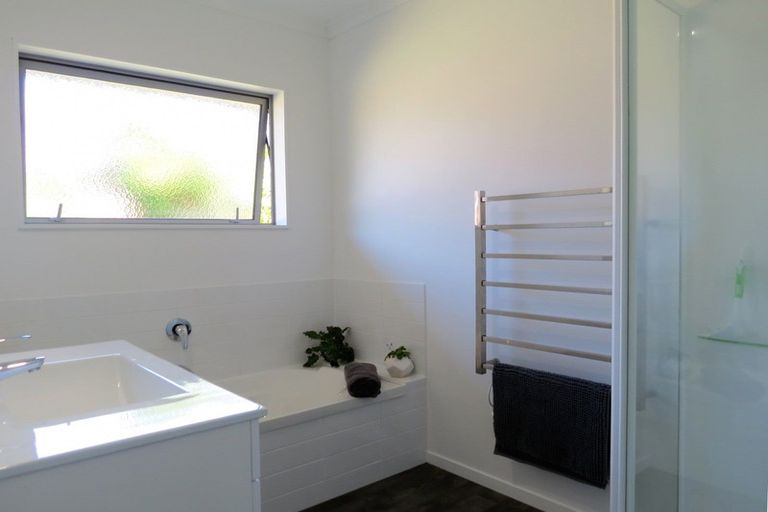 Photo of property in 32 Victoria Street, Coromandel, 3506