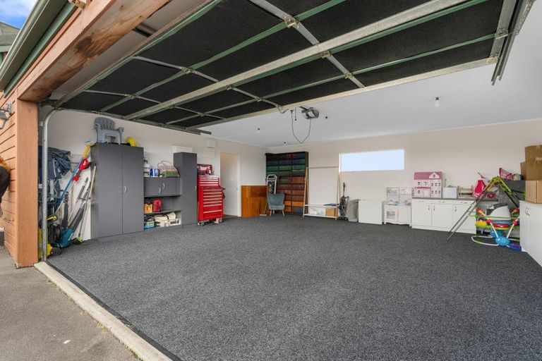 Photo of property in 27 Kawiu Road, Levin, 5510
