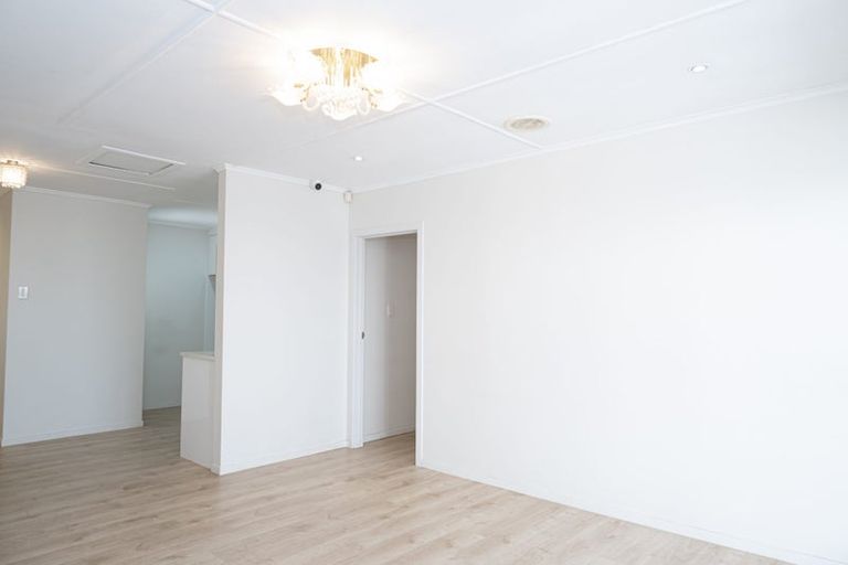 Photo of property in 12 Pomaria Road, Henderson, Auckland, 0610