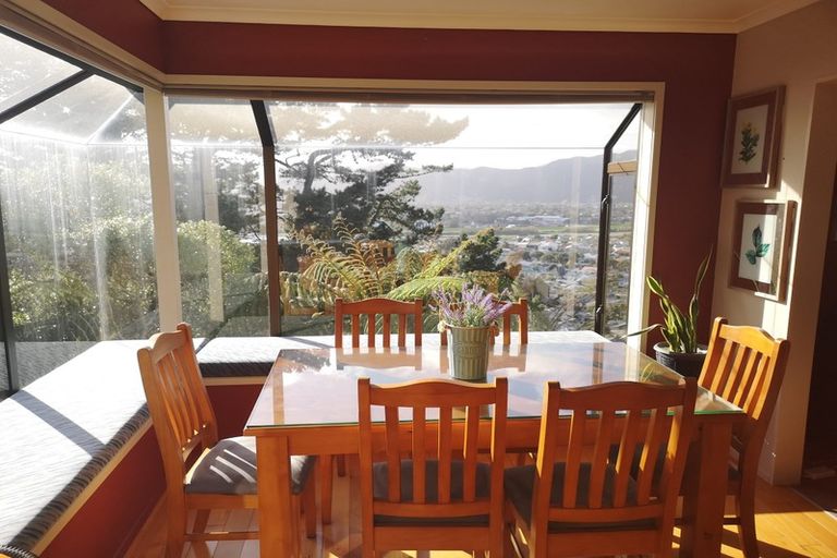 Photo of property in 10 Jacaranda Grove, Maungaraki, Lower Hutt, 5010