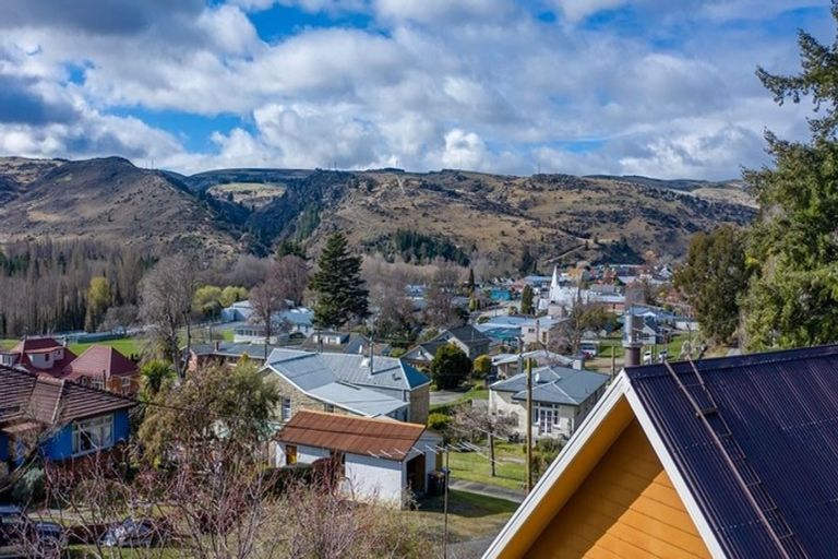 Photo of property in 45 Branxholm Street, Roxburgh, 9500