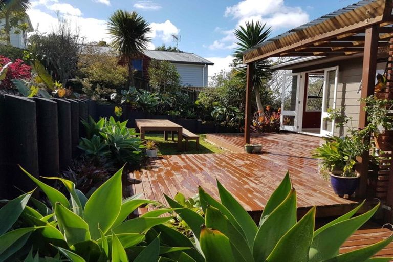 Photo of property in 16 Panzic Place, Glen Eden, Auckland, 0602