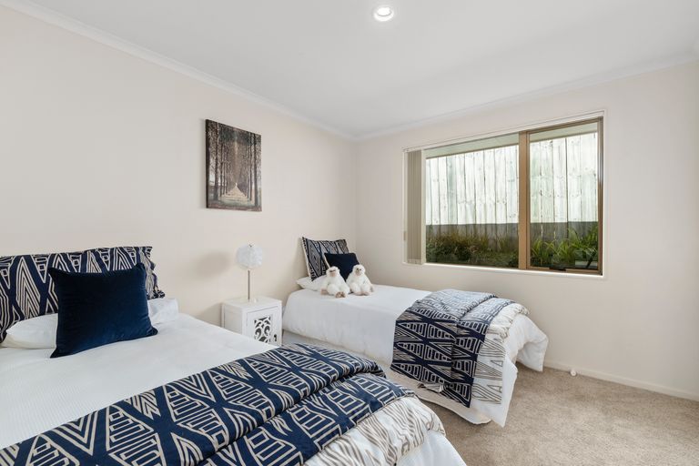 Photo of property in 37 Nimstedt Avenue, Oteha, Auckland, 0632