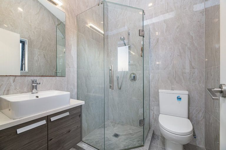 Photo of property in 5a Woodside Road, Massey, Auckland, 0614