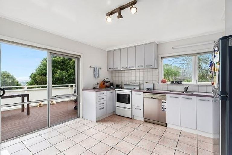Photo of property in 59 Sunrise Boulevard, Tawa, Wellington, 5028