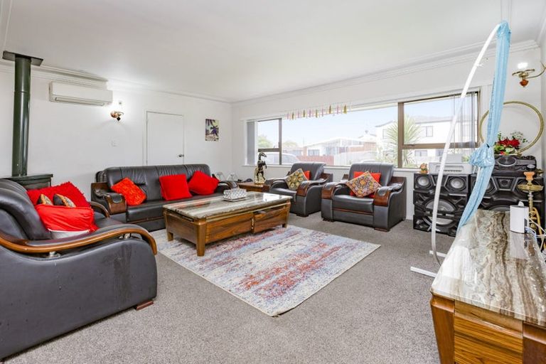Photo of property in 3 Sunnyside Crescent, Papatoetoe, Auckland, 2025