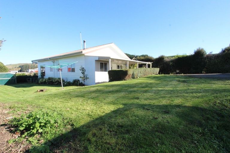 Photo of property in 10 Ruawhata Road, Mangatainoka, Pahiatua, 4982
