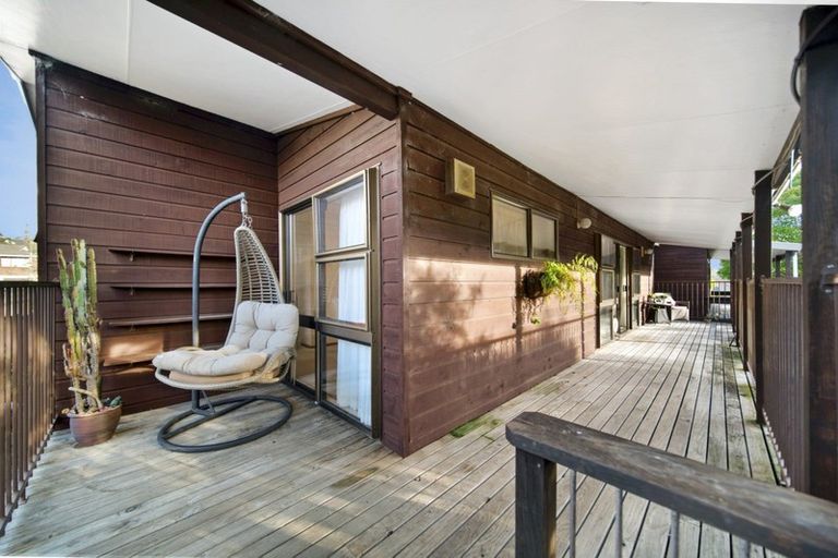 Photo of property in 3 Orinda Close, Botany Downs, Auckland, 2010