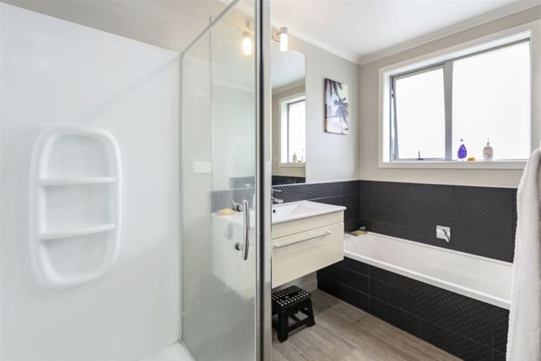 Photo of property in 64 Butterworth Crescent, Papamoa Beach, Papamoa, 3118