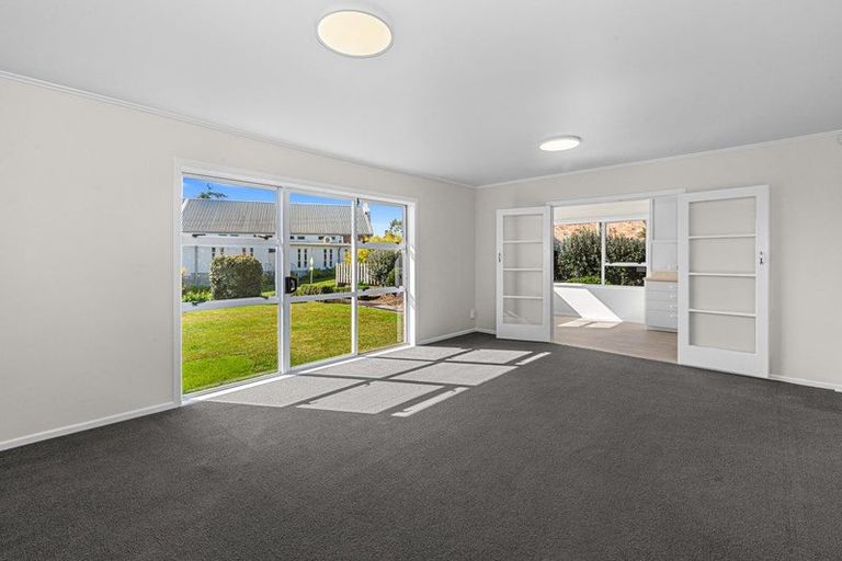 Photo of property in 27 View Road, Henderson, Auckland, 0612