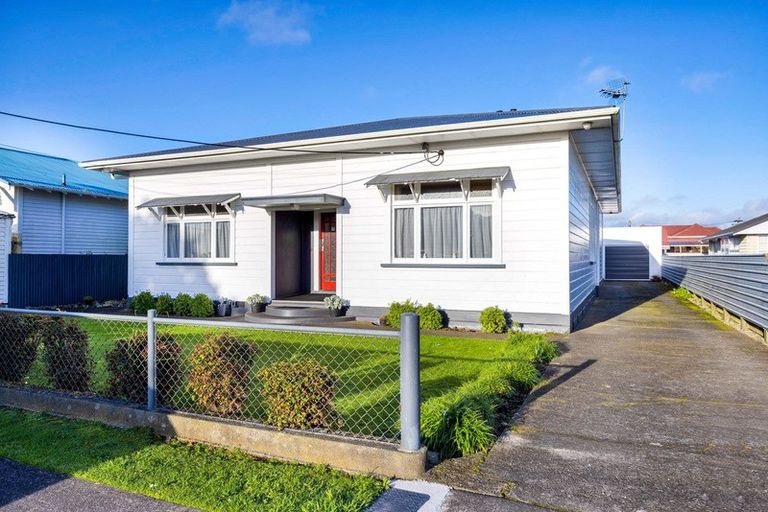 Photo of property in 30 Argyle Street, Hawera, 4610