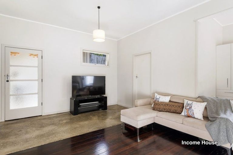 Photo of property in 143 Ocean View Road, Hillcrest, Auckland, 0627