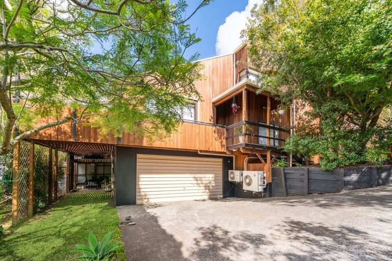 Photo of property in 1/11 Cambric Place, Botany Downs, Auckland, 2010