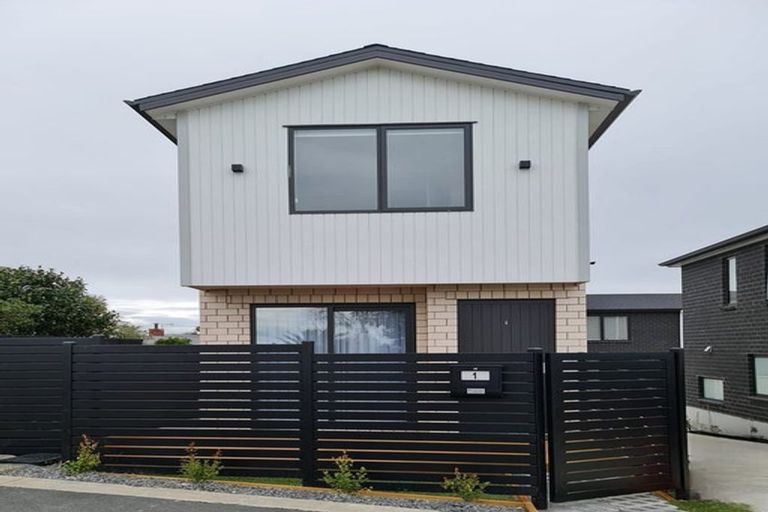 Photo of property in 1/532 Glenfield Road, Glenfield, Auckland, 0629