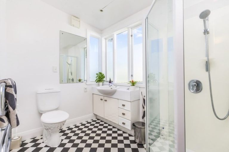 Photo of property in 43 Tio Tio Road, Miramar, Wellington, 6022