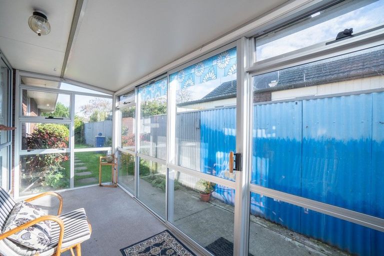 Photo of property in 8 Edgecombe Court, Roslyn, Palmerston North, 4414