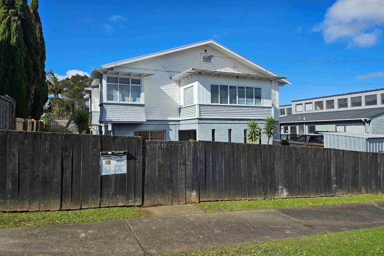 Photo of property in 1/16 Wernham Place, Northcote, Auckland, 0626