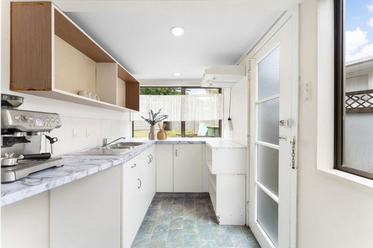 Photo of property in 9 Bowman Road, Forrest Hill, Auckland, 0620