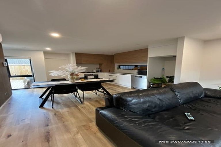 Photo of property in 98d Royal Road, Massey, Auckland, 0614