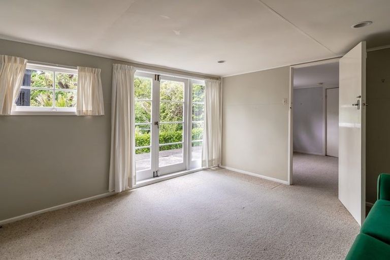 Photo of property in 15 Fairmount Road, Titirangi, Auckland, 0604