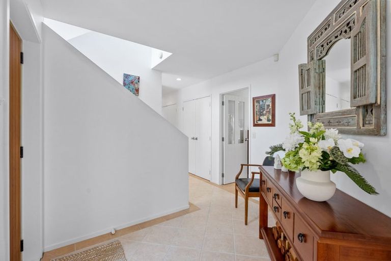 Photo of property in 10a Scarboro Terrace, Murrays Bay, Auckland, 0630