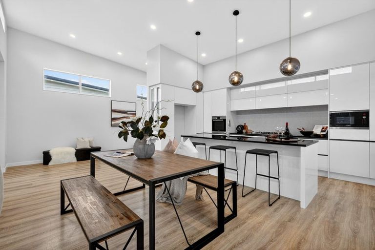 Photo of property in 41 Ascension Crescent, Orewa, 0931
