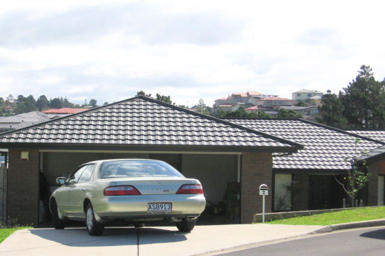 Photo of property in 6 Sunvista Avenue, Oteha, Auckland, 0632