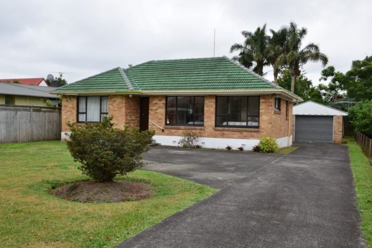 Photo of property in 25 Yeovil Road, Te Atatu Peninsula, Auckland, 0610