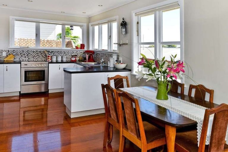 Photo of property in 1/276 Rangatira Road, Beach Haven, Auckland, 0626