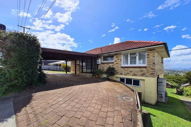 Photo of property in 1/177 Glenfield Road, Hillcrest, Auckland, 0627