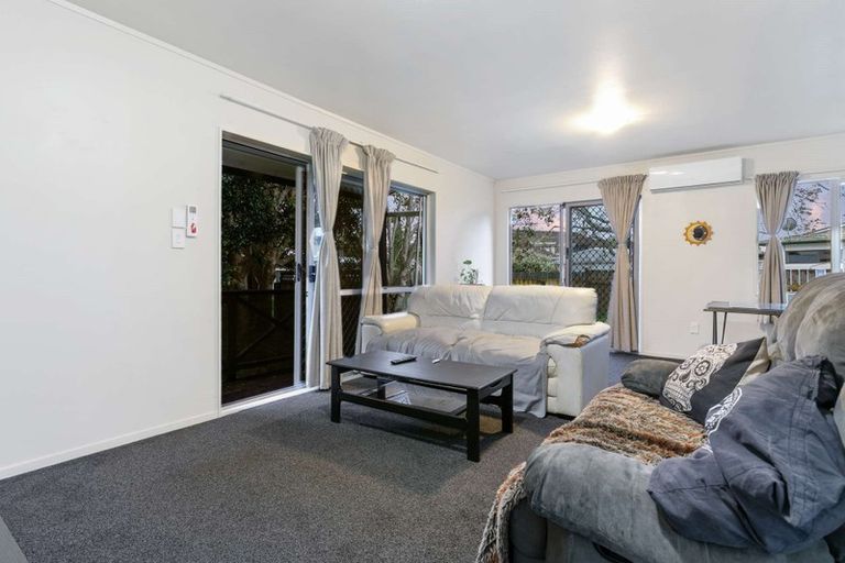 Photo of property in 32 Heathdale Crescent, Papakura, 2110