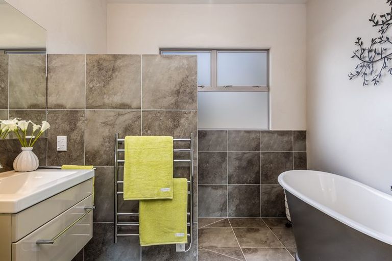 Photo of property in 249a Paremoremo Road, Lucas Heights, Auckland, 0632