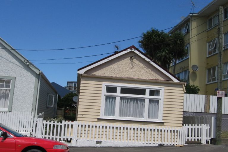 Photo of property in 19 Rolleston Street, Mount Cook, Wellington, 6021