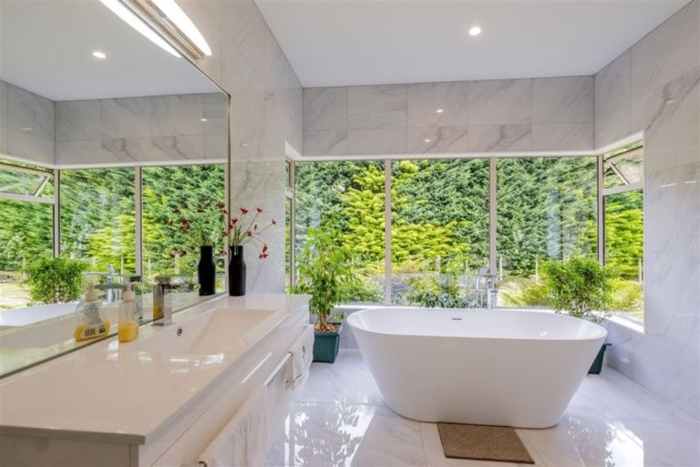 Photo of property in 85 Waikawa Beach Road, Manakau, Levin, 5573