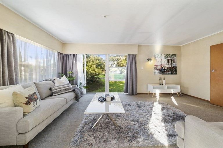 Photo of property in 8 Ashcroft Avenue, Mangere Bridge, Auckland, 2022