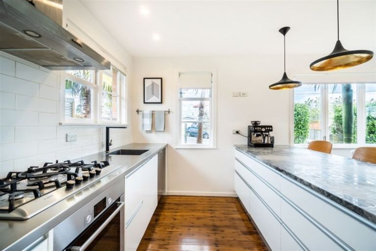 Photo of property in 2 Leander Road, Bayswater, Auckland, 0622