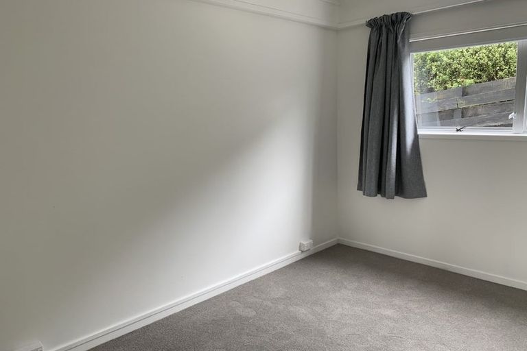 Photo of property in 28 John Dee Crescent, Red Beach, 0932